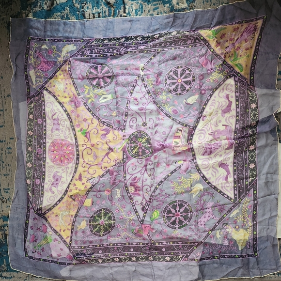 💓 Hermes Purple and Lavender Patterned Scarf - Picture 7 of 17